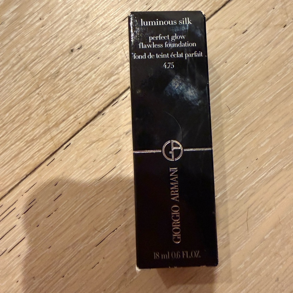 Giorgio Armani Luminous Silk Foundation NEW 4.75